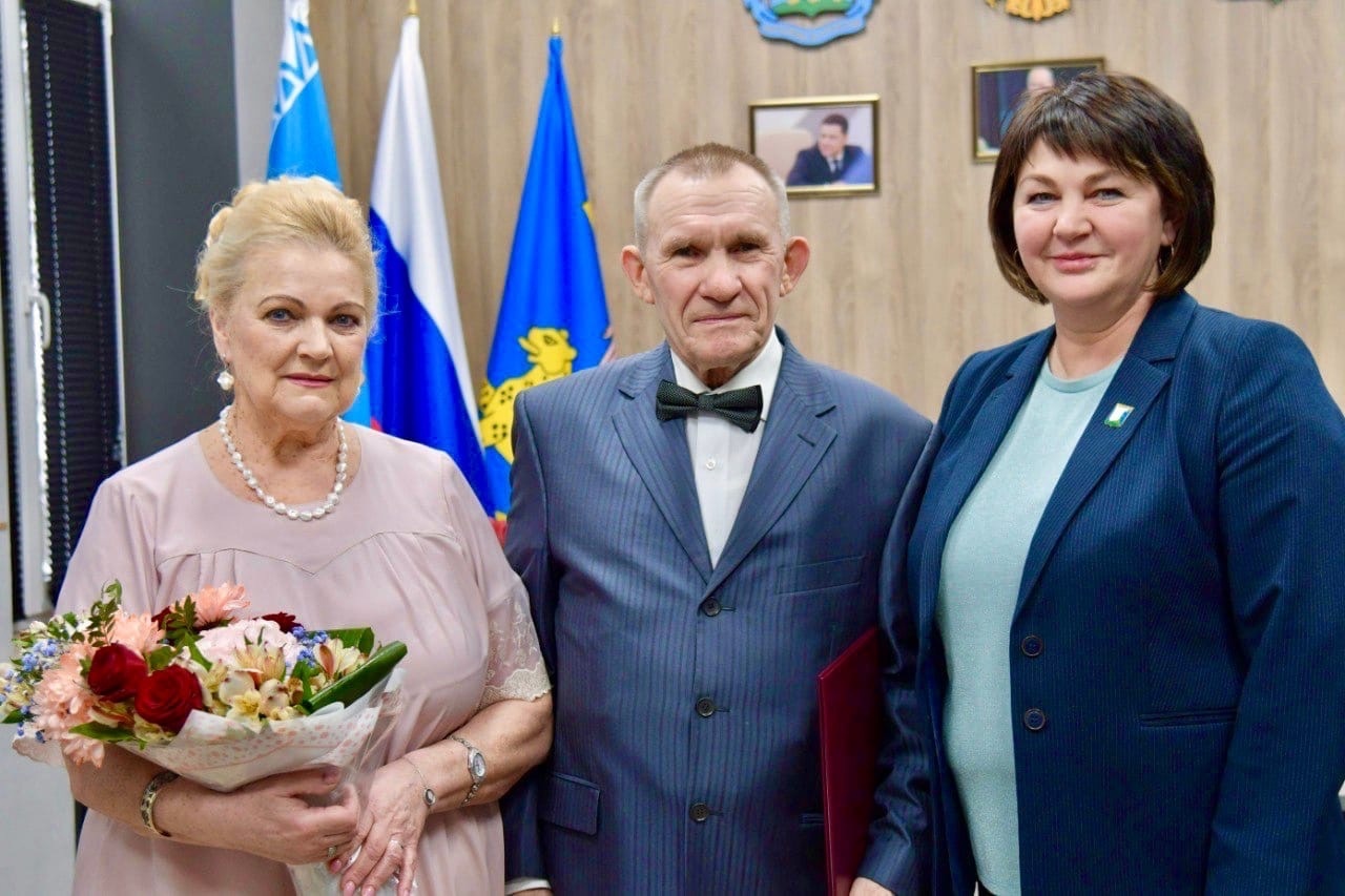 Поздравляем семью Поддуевых с золотой свадьбой.