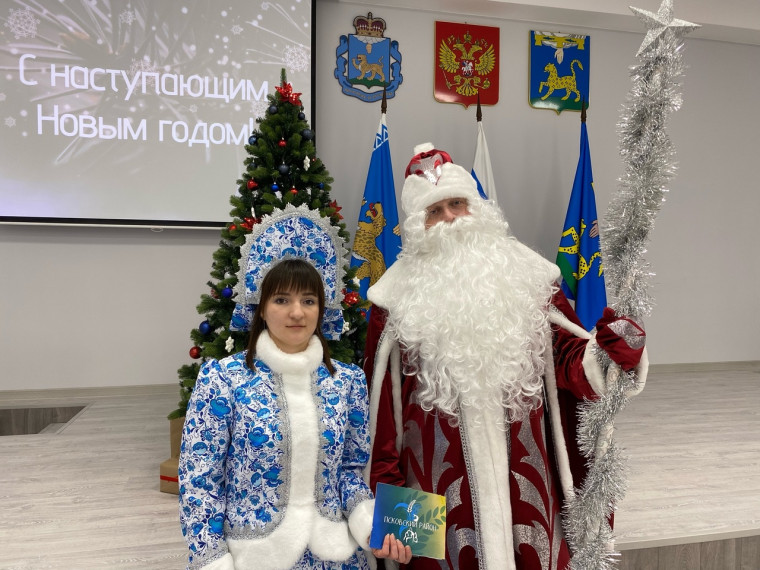 Уважаемые жители Псковского района! Примите сердечные поздравления с наступающим Новым Годом и Рождеством Христовым!. Уважаемые жители Псковского района! Примите сердечные поздравления с наступающим Новым Годом и Рождеством Христовым!.